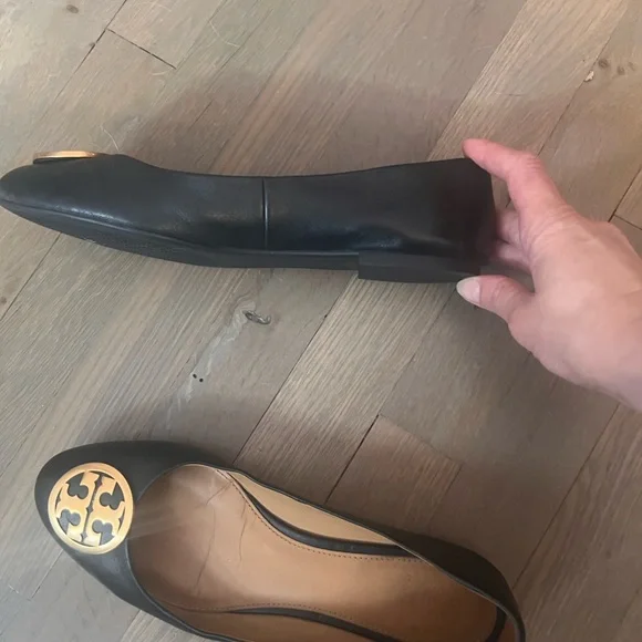 Tory Burch Black Flats with Gold Emblem - Picture 4 of 8